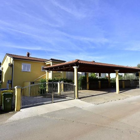 Apartments House Anna For Max 13 Persons In Porec, Pet Friendly Exterior foto