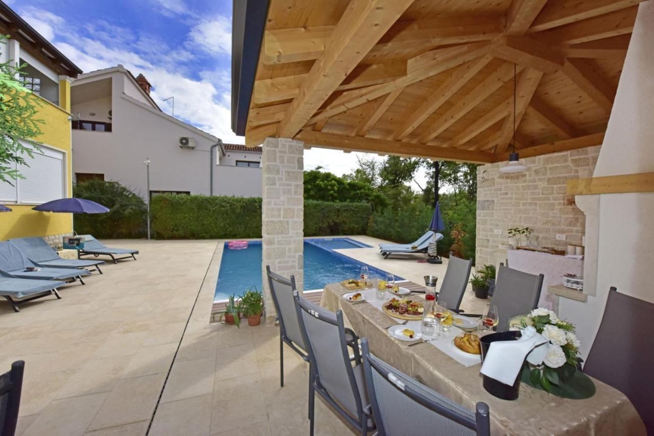 Apartments House Anna For Max 13 Persons In Porec, Pet Friendly Exterior foto