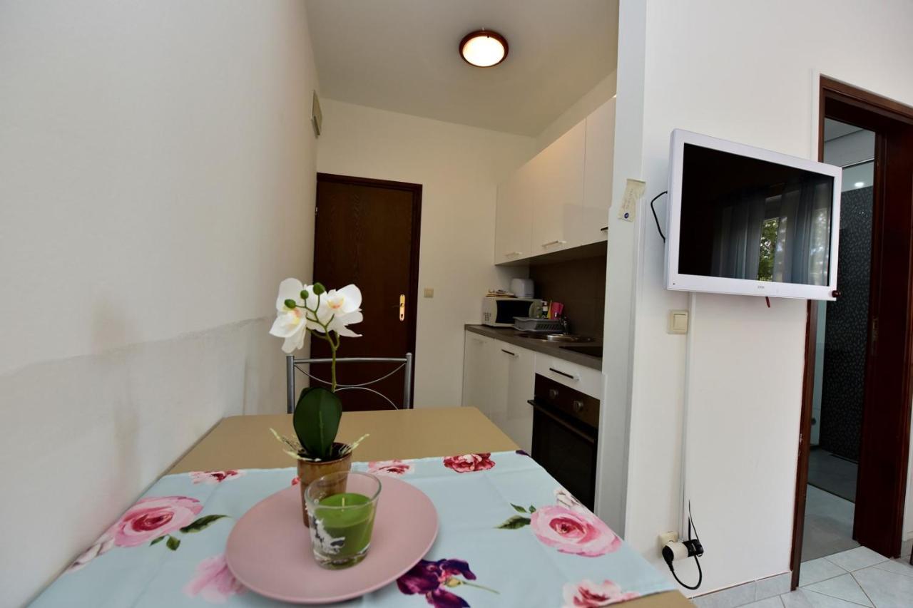 Apartments House Anna For Max 13 Persons In Porec, Pet Friendly Exterior foto